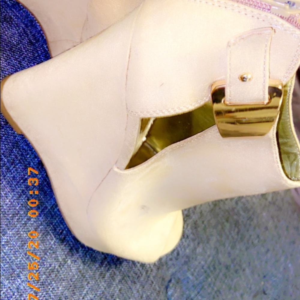 ADORABLE NUDE HEELS